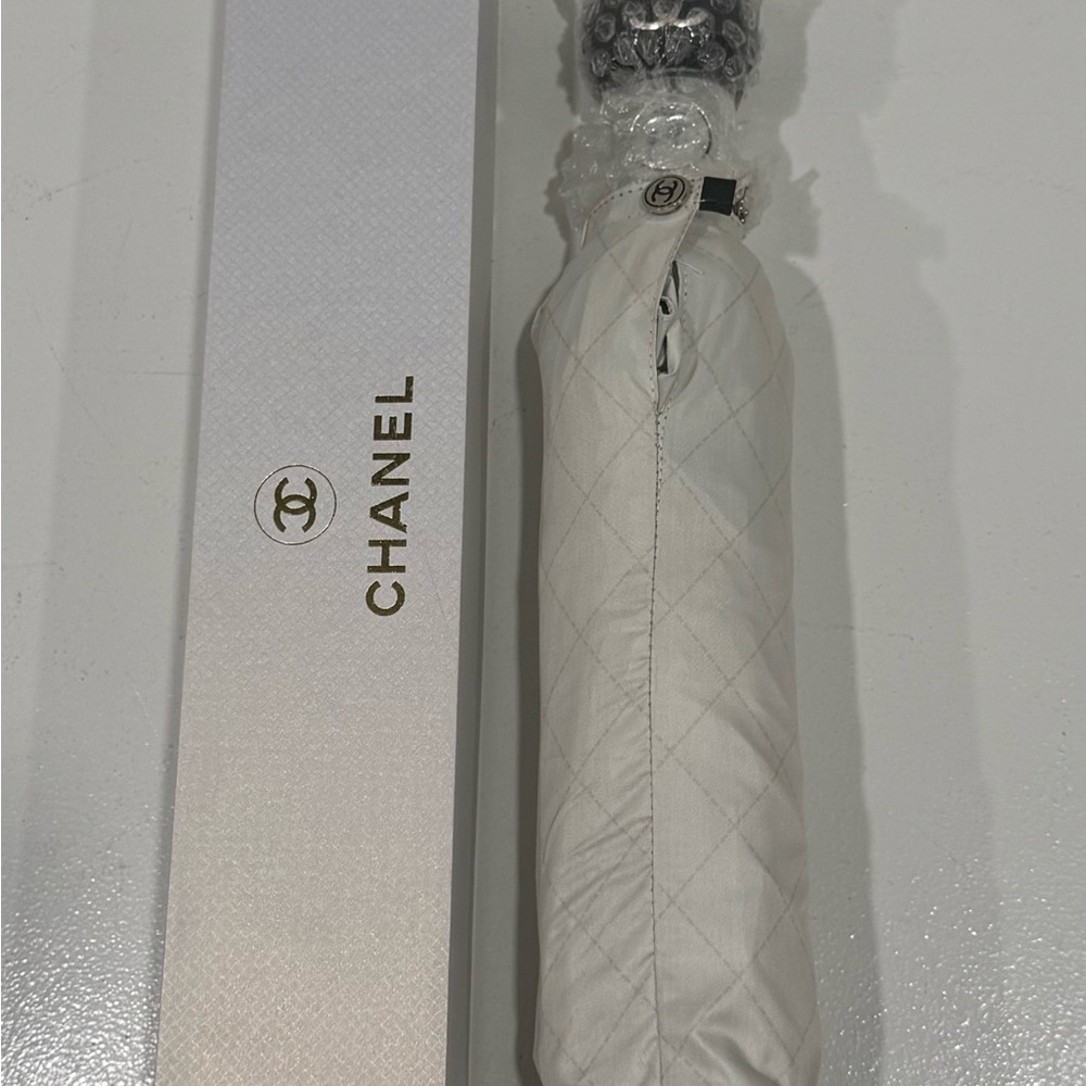 Chic White Umbrella With Interlocking Logo Accent - image 7